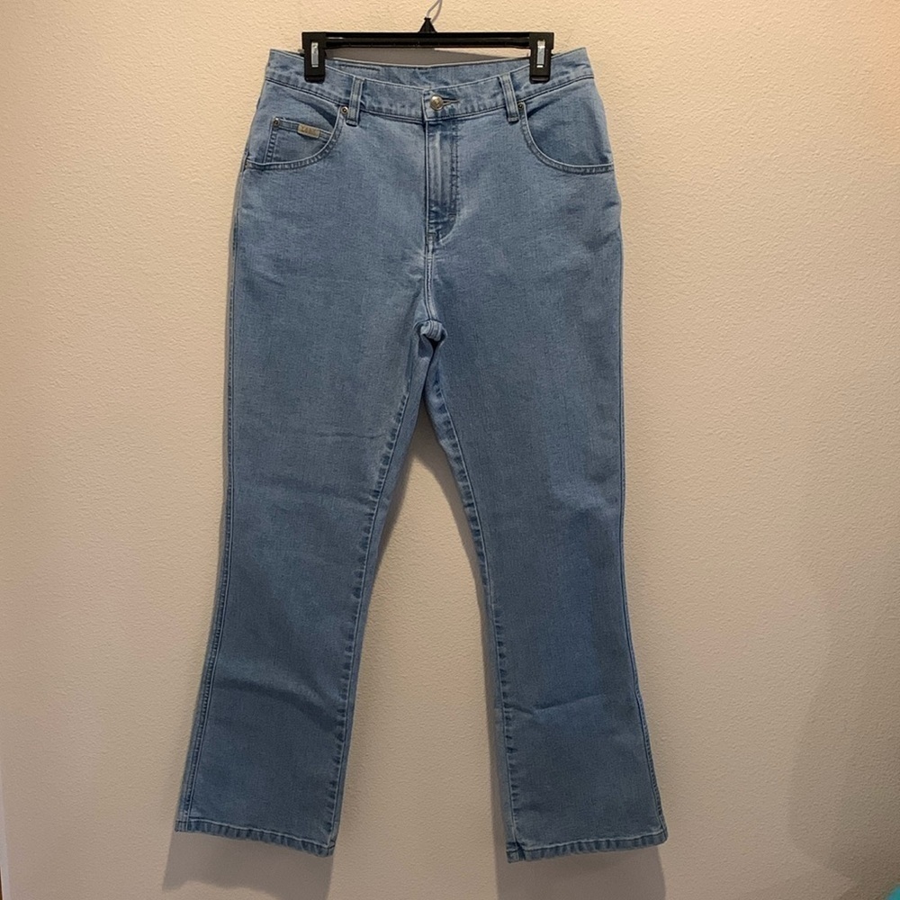 Lee high rise MOM Jean. Light Wash. Slight flair leg. 12 M. Excellent Condition.